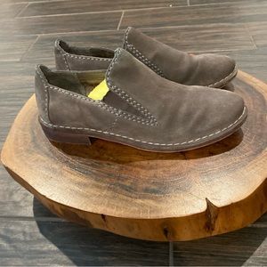 ❤️ Clarks Somerset Slip On Booties Taupe Gray Suede
Womens Size 9